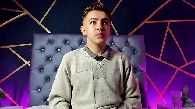 Lian Miller1  online show from November 2025 12:32:01 PM