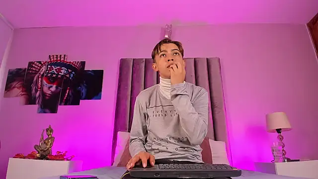 Lian Miller1  online show from April 2026 02:02:01 PM