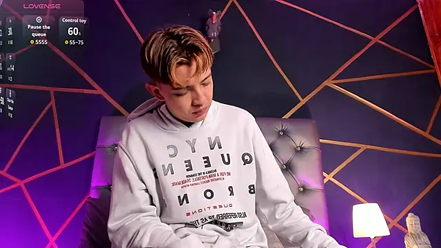 Lian Miller1  online show from March 2026 12:27:01 PM