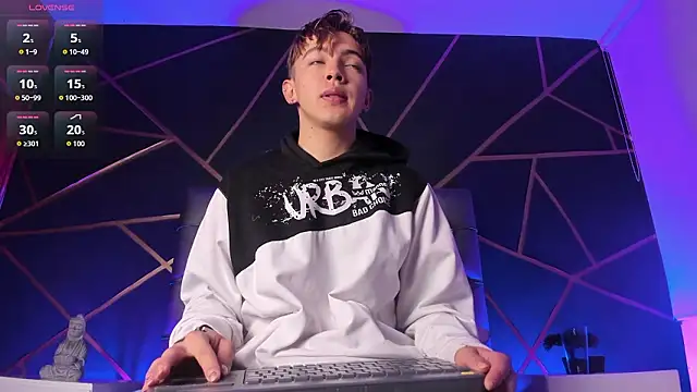 Lian Miller1  online show from February 2026 12:13:02 PM