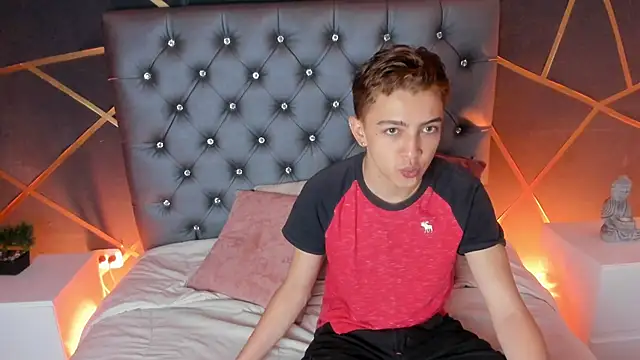 Lian Miller1  online show from October 2025 01:12:02 PM