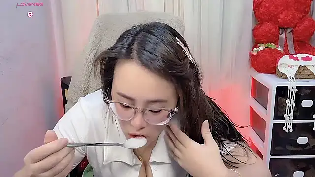 NEWONETO online show from November 2025 03:16:02 PM