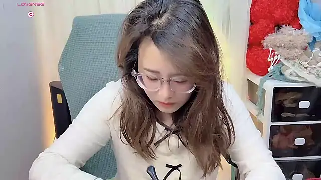 NEWONETO online show from November 2025 05:23:02 PM