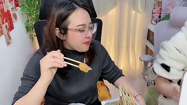 NEWONETO online show from February 2026 01:33:01 PM