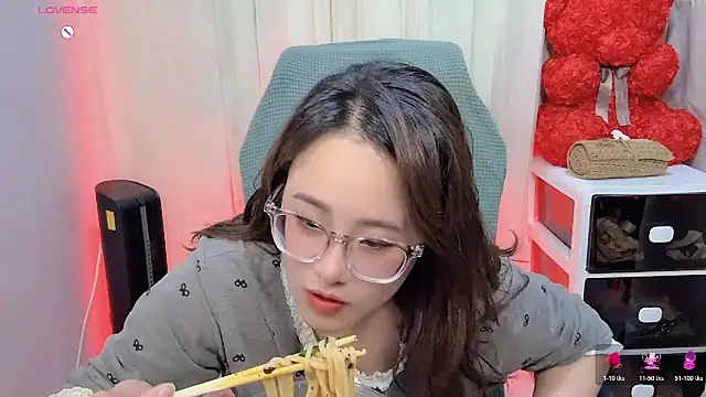 NEWONETO online show from November 2025 03:38:01 PM