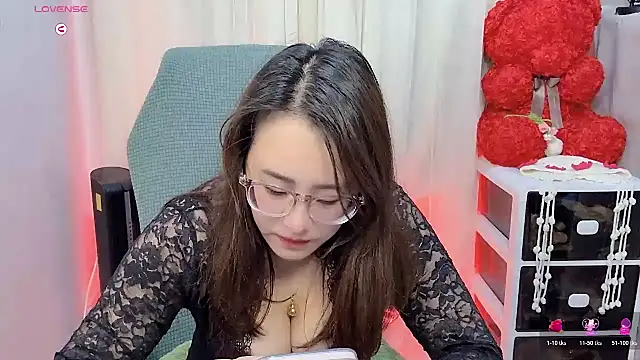 NEWONETO online show from November 2025 11:04:02 AM