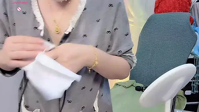 NEWONETO online show from November 2025 12:28:01 PM