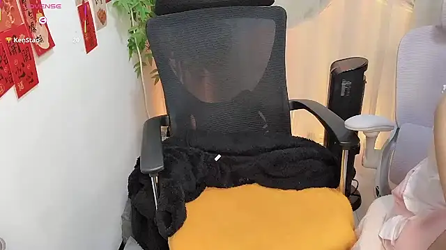 NEWONETO online show from April 2026 05:08:02 PM