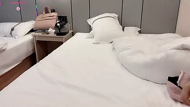 NEWONETO online show from April 2026 04:54:02 PM