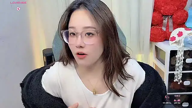 NEWONETO online show from November 2025 11:27:01 PM