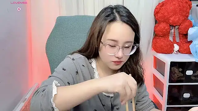 NEWONETO online show from November 2025 01:28:01 PM