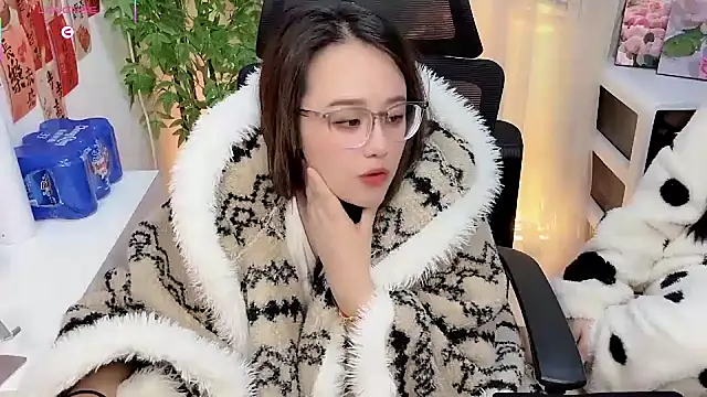 NEWONETO online show from January 2026 12:53:02 PM