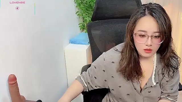 NEWONETO online show from December 2025 12:33:01 PM