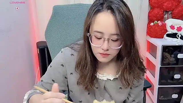 NEWONETO online show from November 2025 06:12:01 PM