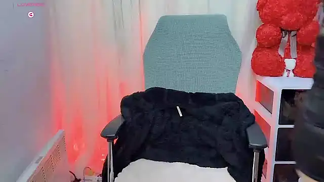 NEWONETO online show from November 2025 01:37:01 PM