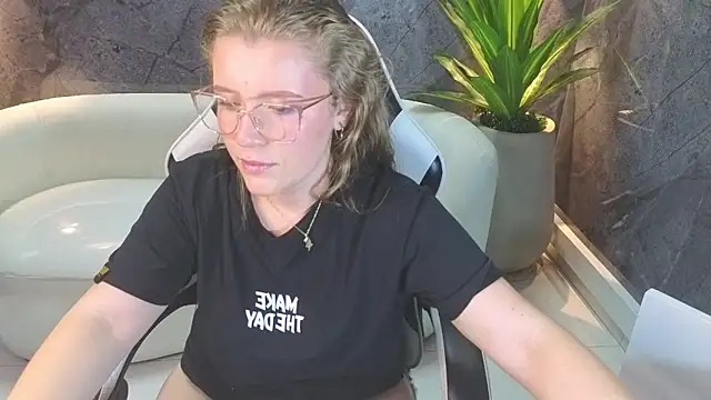 carla tp online show from October 2025 01:01:02 PM