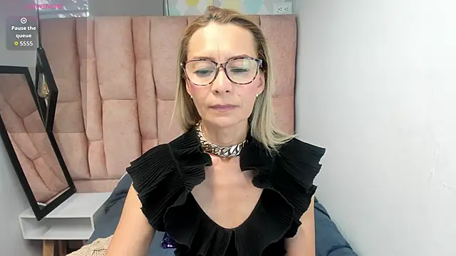 Issa Milf   online show from March 2026 01:25:01 PM