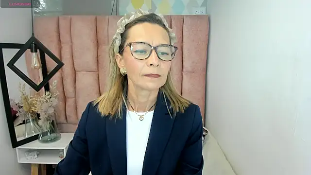 Issa Milf   online show from May 2026 01:06:01 PM