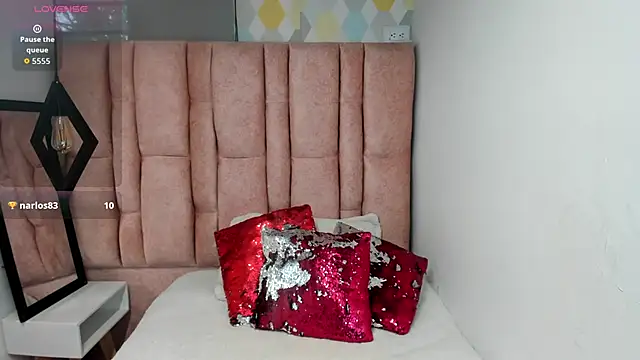 Issa Milf   online show from March 2026 01:34:02 PM