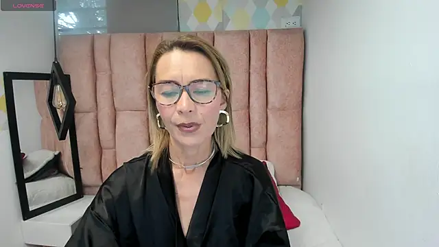 Issa Milf   online show from April 2026 08:39:01 PM