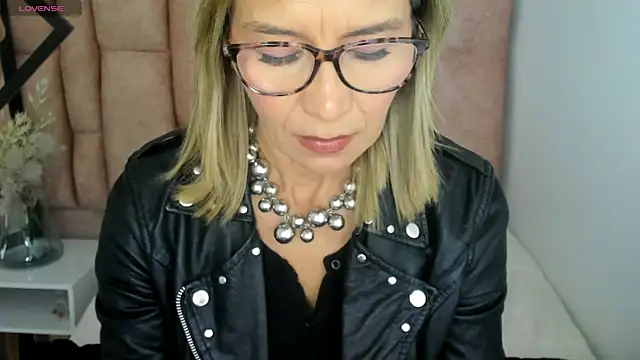 Issa Milf   online show from May 2026 01:31:02 PM