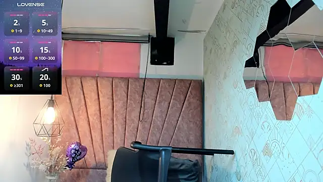 Snapshot of Issa_Milf__ chatting on October 2025 01:00:01 PM Issa Milf online show from October 2025 01:00:01 PM