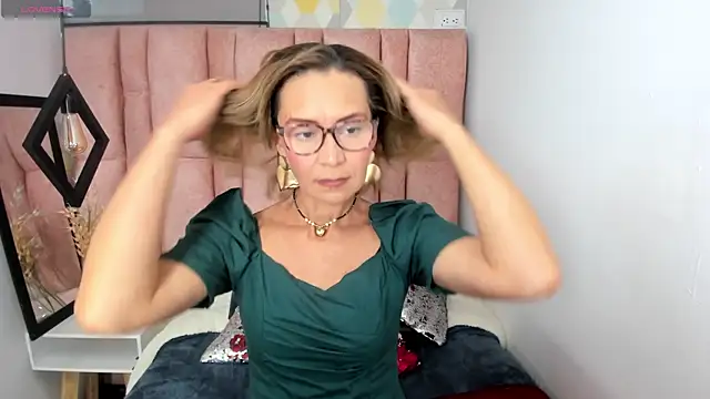 Issa Milf   online show from May 2026 01:17:02 PM