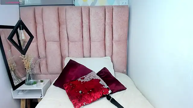 Issa Milf   online show from May 2026 01:52:01 PM