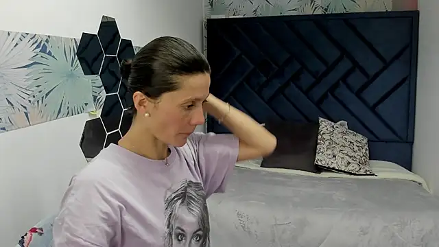 Snapshot of Valery_More__ chatting on November 2025 12:17:02 PM Valery More online show from November 2025 12:17:02 PM