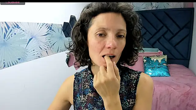 Valery More   online show from February 2026 01:23:01 PM