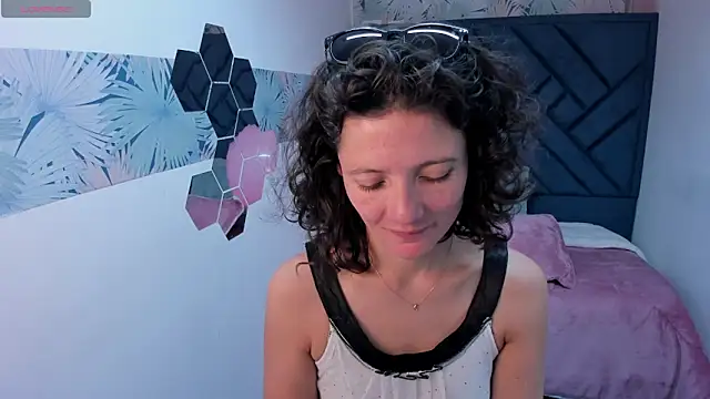 Snapshot of Valery_More__ chatting on June 2026 01:11:02 PM Valery More online show from June 2026 01:11:02 PM