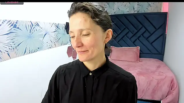 Valery More   online show from March 2026 01:18:01 PM