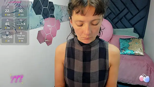 Snapshot of Valery_More__ chatting on June 2026 01:06:02 PM Valery More online show from June 2026 01:06:02 PM