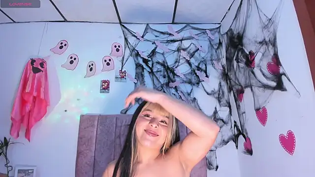 Snapshot of Mila_1wood chatting on October 2025 02:30:02 PM Mila 1wood online show from October 2025 02:30:02 PM