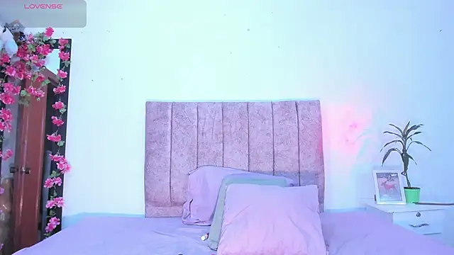 Snapshot of Mila_1wood chatting on February 2026 11:41:01 AM Mila 1wood online show from February 2026 11:41:01 AM