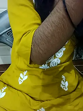 Snapshot of Meenu_rani6 chatting on October 2025 07:12:02 AM Meenu rani6 online show from October 2025 07:12:02 AM