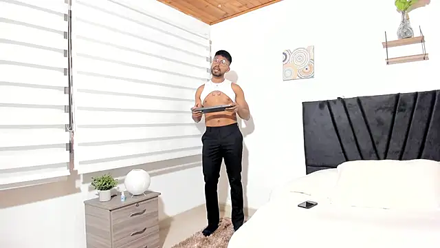 Taylormaccurdy  online show from October 2025 03:16:02 PM