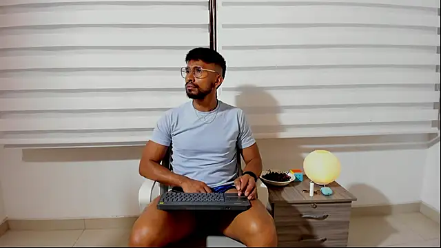 Taylormaccurdy  online show from September 2025 03:51:01 PM