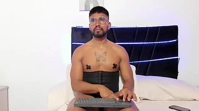 Taylormaccurdy  online show from November 2025 03:05:01 PM