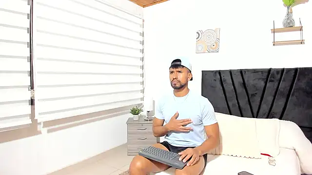 Taylormaccurdy  online show from October 2025 02:51:02 PM