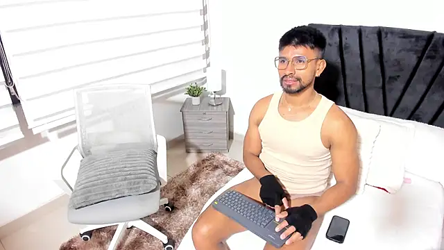 Taylormaccurdy  online show from October 2025 02:51:02 PM