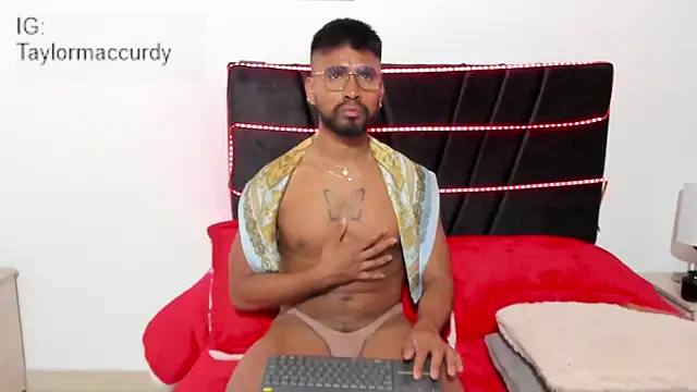 Taylormaccurdy  online show from December 2025 02:30:02 PM