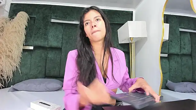 Snapshot of Misaki_Kai chatting on December 2025 07:10:01 AM Misaki Kai online show from December 2025 07:10:01 AM