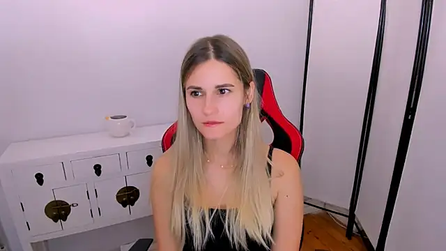 CatrinAmore online show from October 2025 04:47:02 AM