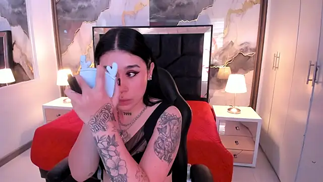 SusanVilla online show from November 2025 06:12:01 PM