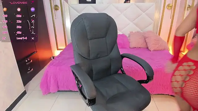 Snapshot of i_kristi chatting on November 2025 07:40:02 PM i kristi online show from November 2025 07:40:02 PM