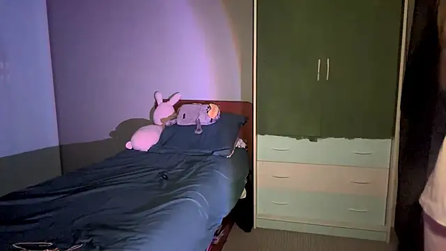 EmiIyKitty online show from November 2025 07:30:02 PM