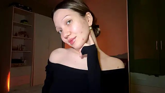 EmiIyKitty online show from December 2025 06:57:02 PM