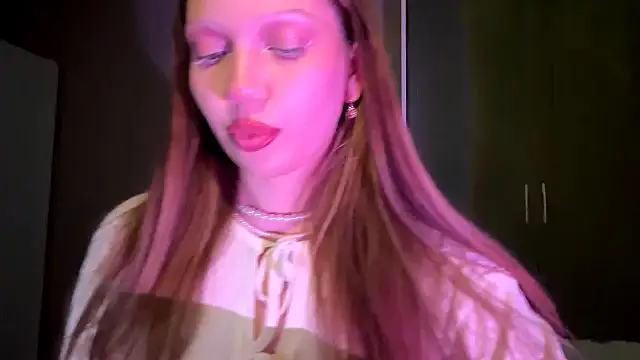 EmiIyKitty online show from October 2025 07:24:02 PM