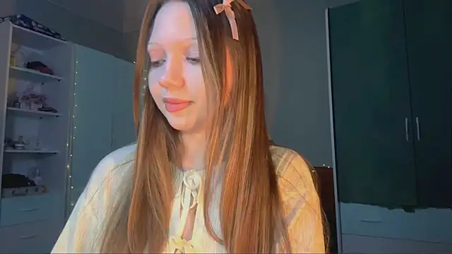 Snapshot of EmiIyKitty chatting on October 2025 08:02:01 PM EmiIyKitty online show from October 2025 08:02:01 PM